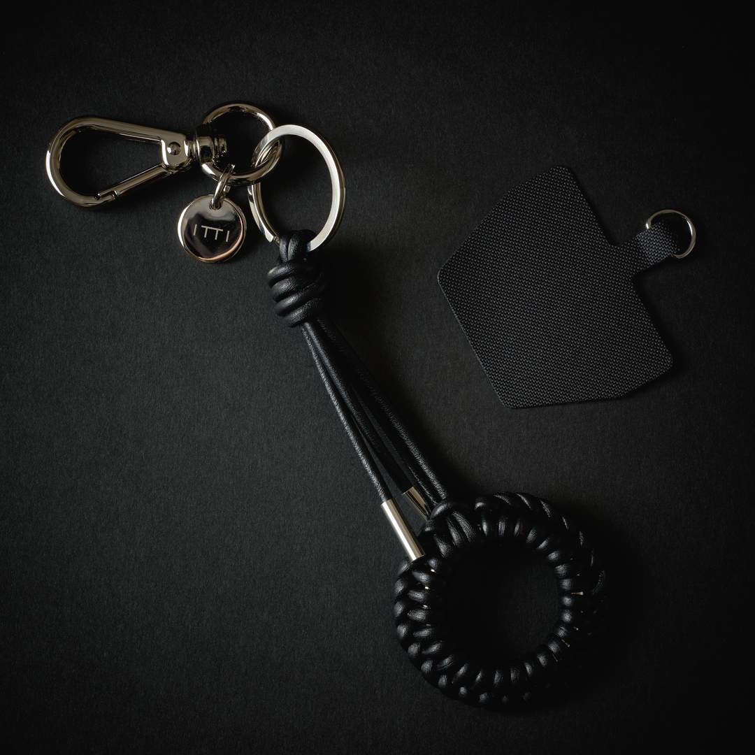ITTI レザーチャーム CRISTY KNOT FINGER CIRCLE CHARM RAPTO JP