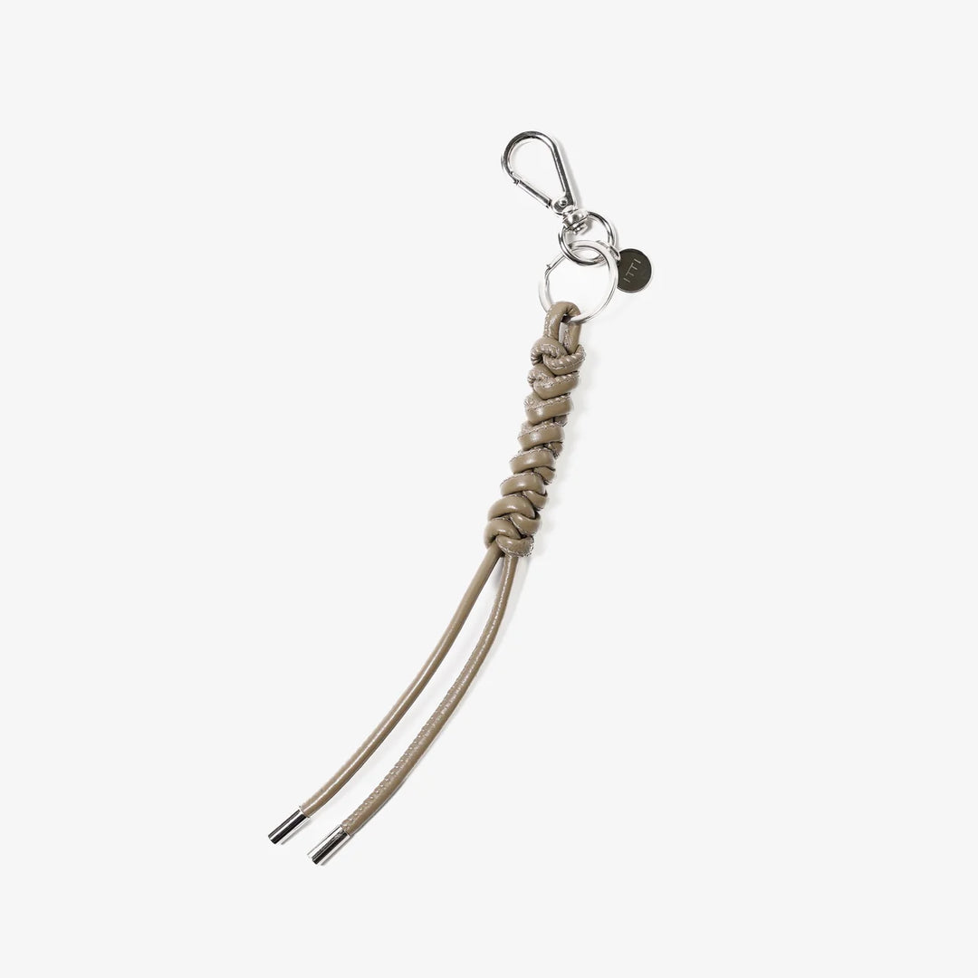 CRISTY SNAKE KNOT CHARM / STCOW